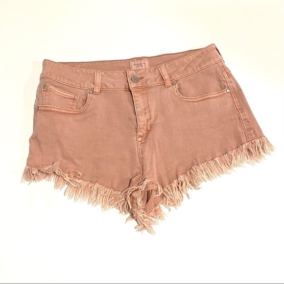 Dusty Pink Frayed shorts - Picture 3 of 6